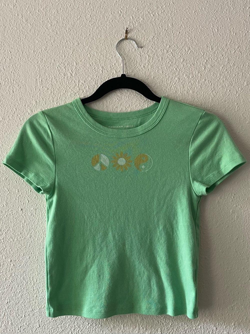 American Eagle Y2K Aesthetic Baby Tee Green Peace Sign Flower Yin Yang Shirt M